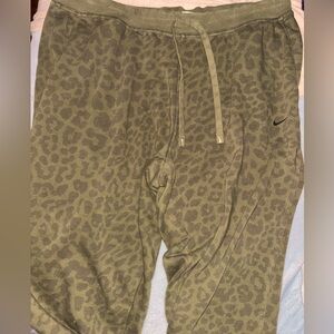 Nike dri-fit ladies camouflage size 2x joggers.